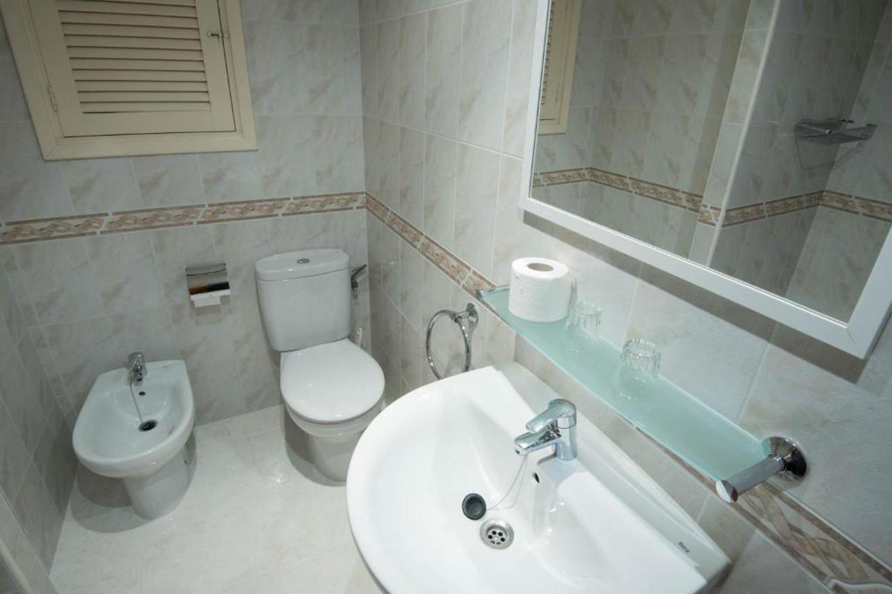 Hostal Mayol Santa Eulária des Riu Exterior foto